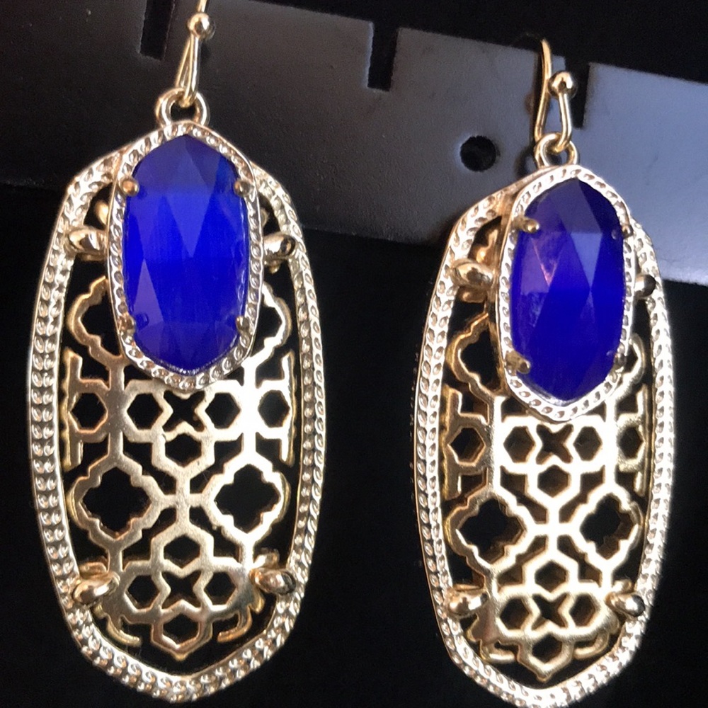 Emmy earrings 💙